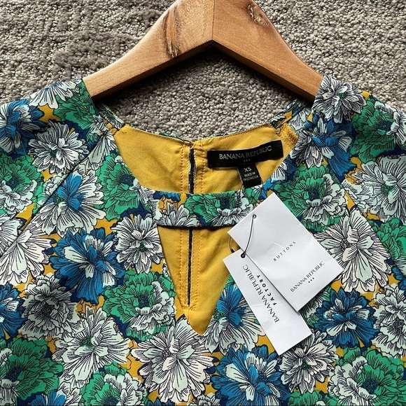 NWT BR Factory Blue Print Flora Cutout Flutter Top - Picture 4 of 10